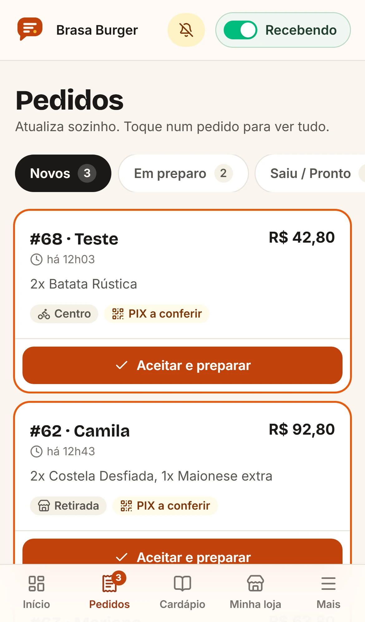 Real MenuPróprio screen on a phone: new orders with amount, items, delivery method, Pix status and a button to accept and start preparing.